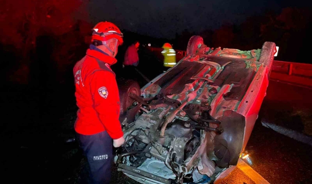 Takla atan araçtan yaralı kurtuldular