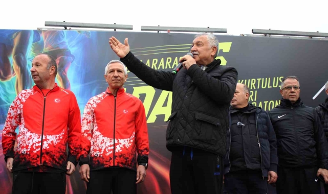 Tarihi koşuya tarihi katılım