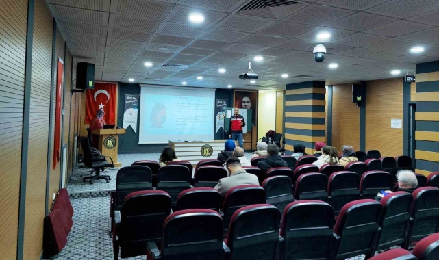 Tavşanlı'da gıda işletmelerinde çalışan personele hijyen eğitimi