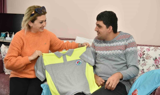 Tek hayali olan park bahçeler görevlisi kıyafetlerine kavuştu, dünyalar onun oldu