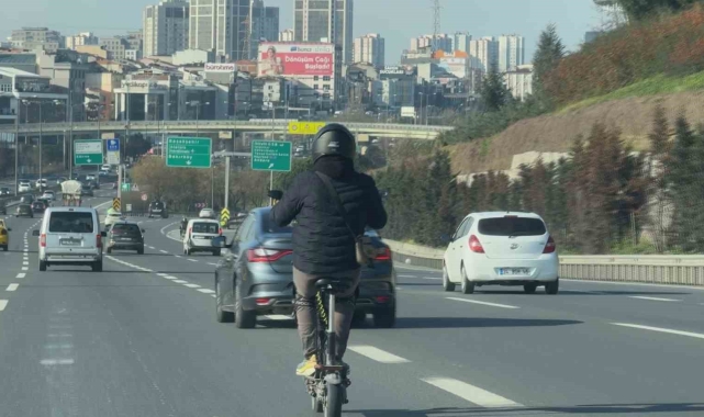 TEM otoyolunda scooterla son hız ilerledi: O anlar kamerada
