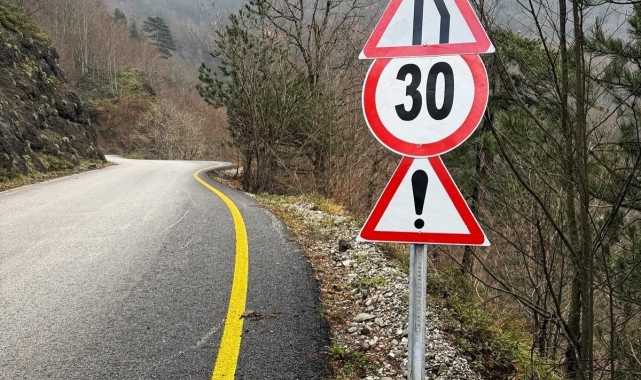 Trafik levhası yenilendi