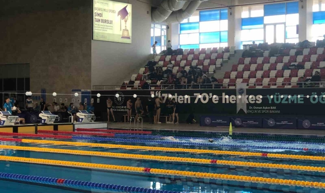 TSSF Paletli Yüzme Kulüplerarası Gençler Türkiye şampiyonası Balıkesir'de başladı