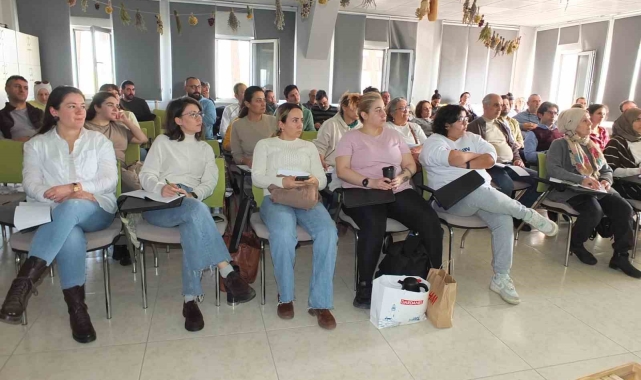 Türkiye'nin değişik illerinden gelip Burhaniye'de arıcılık öğrendiler