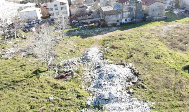 Tuzla'da moloz dağları ve su birikintileri halkın sağlığını tehdit ediyor