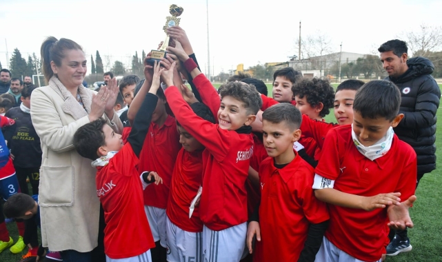U11 Manisa Cup şampiyonu Turgutlu'dan