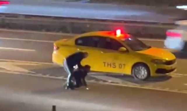 Ücretini alamadığı müşterisini yol ortasında dövdü