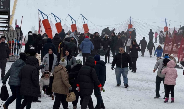 Uludağ'ın zirvesine turist akını