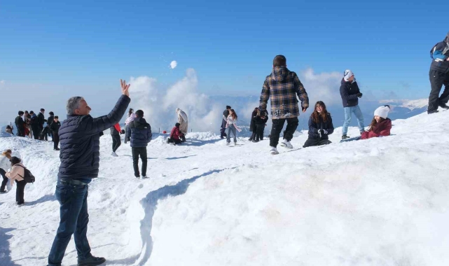 Üniversite sınavına hazırlanan öğrenciler, teleferikle stres attı