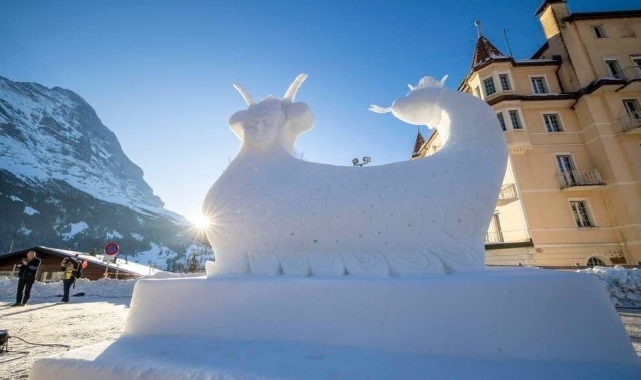 Uşak Üniversitesi takımı 'Şahmeran' heykeliyle Dünya Kar Festivalinde birinci seçildi