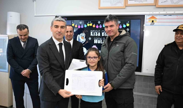 Uşak'ta 61 bin öğrenci karnesini aldı