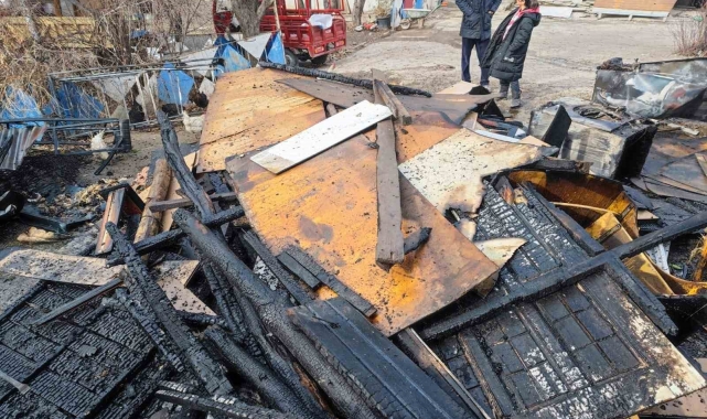 Van'da odunluk ve tandır evi yangını