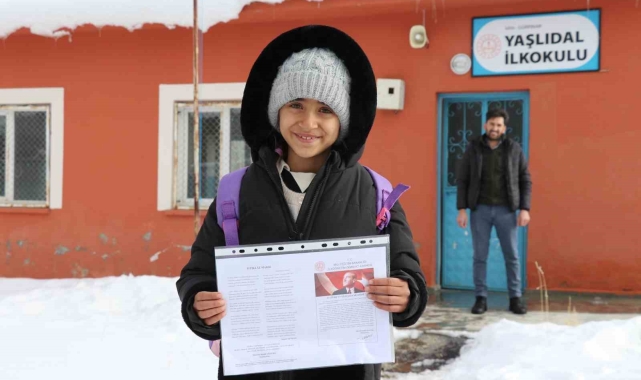 Van'da tek öğrencili okulda karne heyecanı