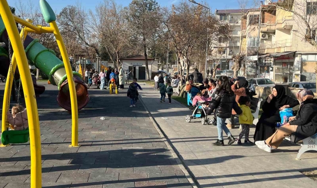 Vatandaşlar güneşli havanın tadı çıkarıyor