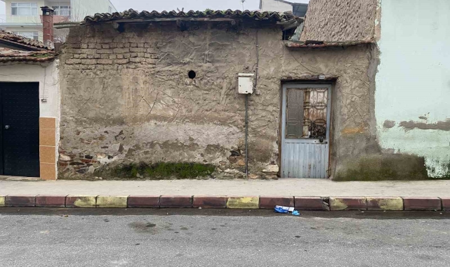 Yalnız yaşayan kadın evinde ölü bulundu