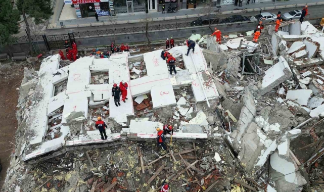 Yalova'da deprem tatbikatı gerçeğini aratmadı