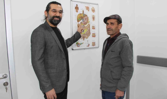 Yemekten sonra karnı şişip kusuyordu, 10 kattan fazla büyüyen midesi herkesi şaşırttı
