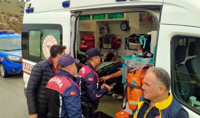 Yolcu minibüsü ile pickup kafa kafaya çarpıştı; 5 yaralı