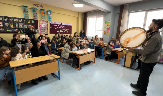 Yüksekova'da halaylı karne dağıtımı