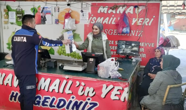 Yumurtalık Belediyesi, esnaf ve vatandaşlara eşantiyon ürünler dağıttı