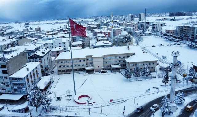 19 Mayıs ilçesinde kar yağışı etkisini sürdürüyor
