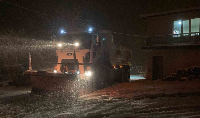 24 saatte 925 kilometre kar temizleme çalışması yapıldı