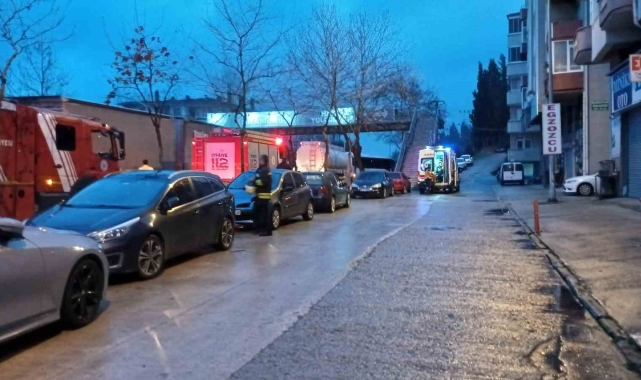 3 servis aracı, otomobil ile tanker kazaya karıştı: 10 yaralı
