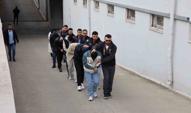 Adana'da günlük 2 milyon TL para döndüren yasadışı bahis şebekesi çökertildi