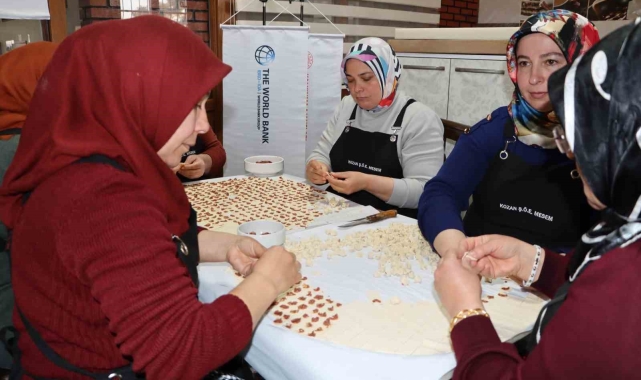 Adana'da kadınlara yöresel yemek kursu
