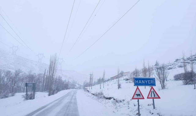 Adana'nın yüksek kesimlerinde kar yağışı etki oluyor