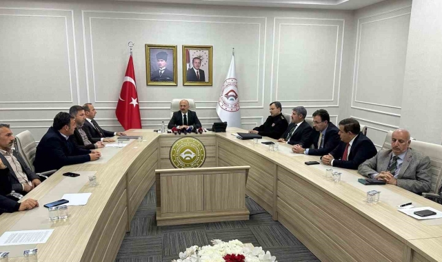 Adıyaman Valiliği'nde sokak hayvanlarına yönelik toplantı