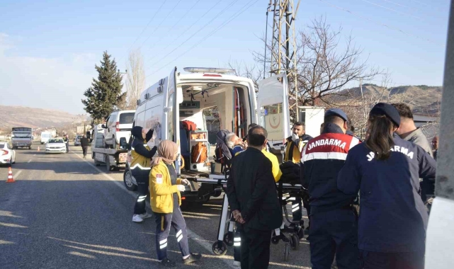 Adıyaman'da 16 yaşındaki çocuğun kullandığı araç trafoya çarptı: 3 yaralı