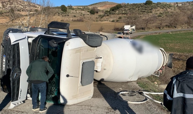 Adıyaman&#039;da beton mikseri devrildi