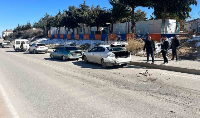 Adıyaman'da zincirleme trafik kazasında 1 kişi yaralandı