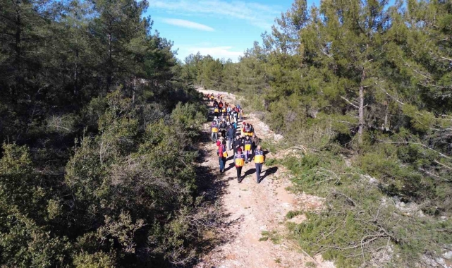 AFAD Muğla, gönüllülerle birlikte doğa yürüyüşü gerçekleştirdi