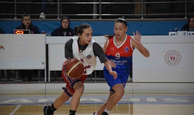 Afyonkarahisar'da U-14 Basketbol Kızlar Bölge Şampiyonası heyecanı