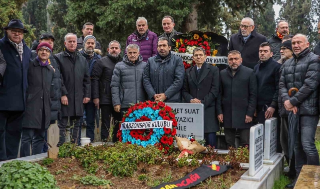 Ahmet Suat Özyazıcı kabri başında anıldı