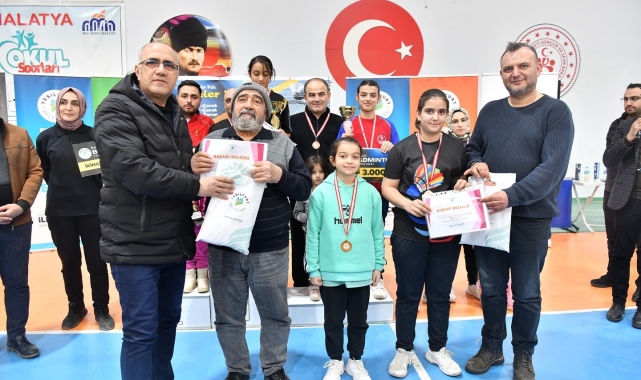 Aileler arası Badminton Turnuvası büyük ilgi gördü