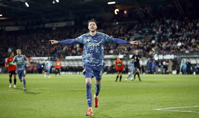Ajax forması giyen Wout Weghorst 6 hafta sahalardan uzak kalacak