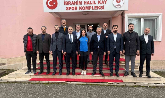AK Parti İl Başkanı Şansi, şampiyon Tek'i altınla ödüllendirdi