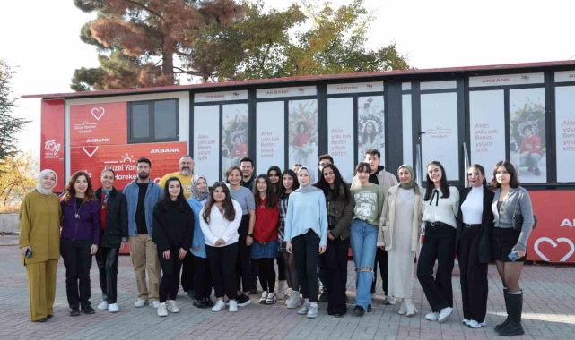 Akbank 'Güzel Yarınlar Hareketi' deprem bölgesindeki gençlerin yanında