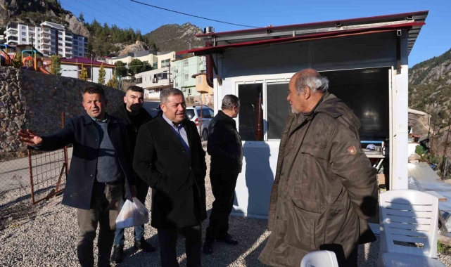Akli dengesini kaybedip sokaklarda yaşayan Gürbüz amca için ilçe seferber oldu
