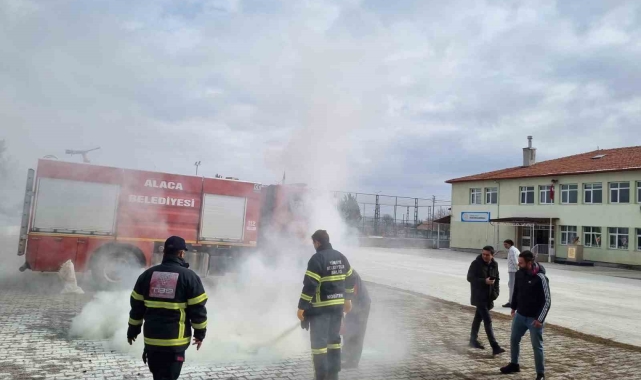 Alaca Belediyesi'nden öğrencilere yangın eğitimi