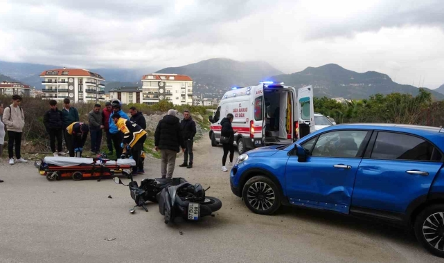 Alanya'da otomobil ile motosiklet çarpıştı: 1 yaralı