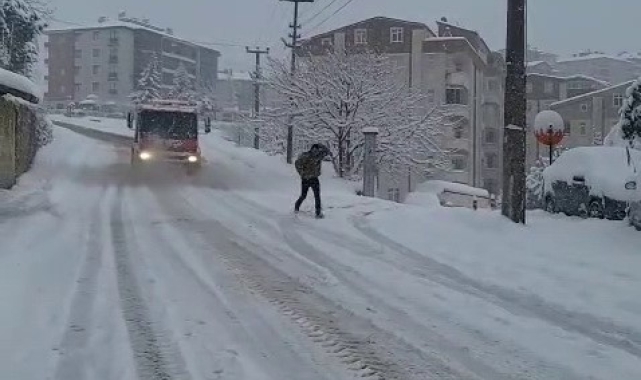 Alaplı'da karla mücadelede deniz suyu kullanılıyor