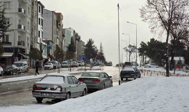 Amasya'da kar yağışı 33 köy yolunu kapattı, Hamamözü'de eğitime 1 gün ara verildi