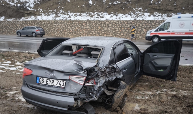 Amasya'da minibüs ile otomobil çarpıştı: 6 yaralı