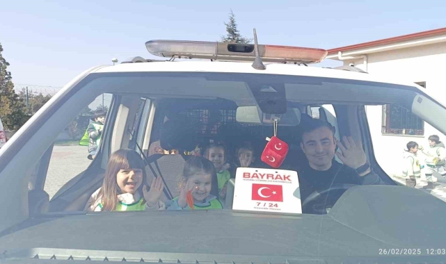 Anaokulu öğrencileri polis merkezini ziyaret etti