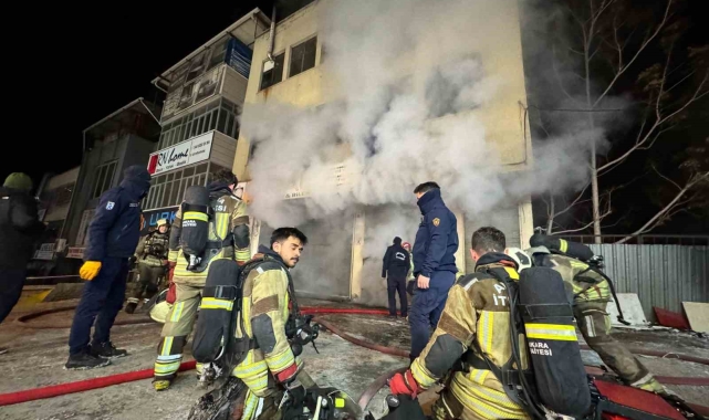 Ankara'da gece saatlerinde yangın paniği