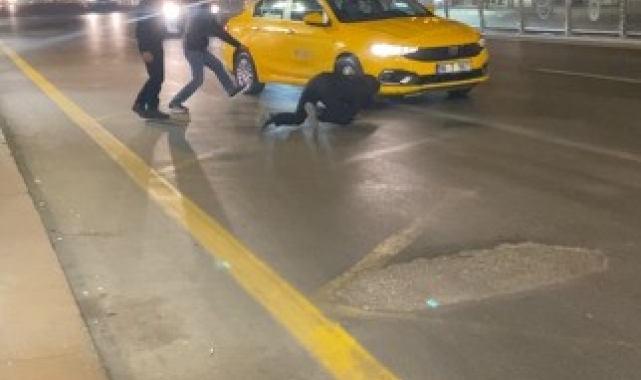 Ankara'da taksileri durdurup şoförlere saldırdılar